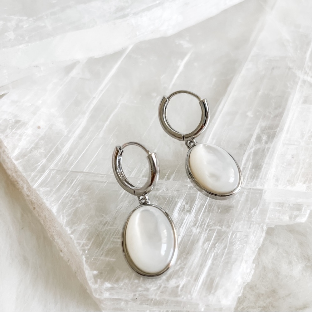 ✨Shell Earring Hoops✨ - Picture 3 of 5